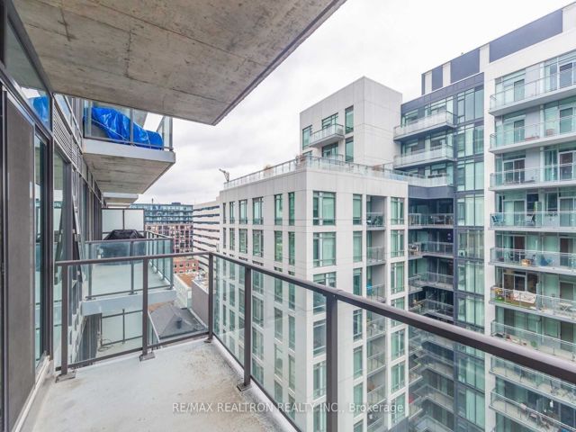 1010 - 111 Bathurst St