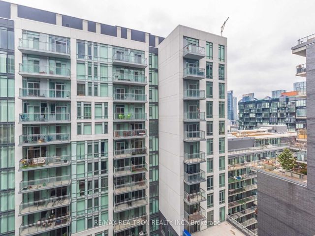 1010 - 111 Bathurst St