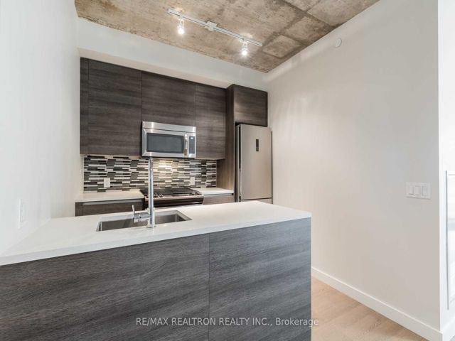 1010 - 111 Bathurst St