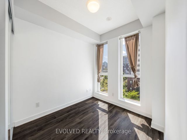 527 - 55 Regent Park Blvd