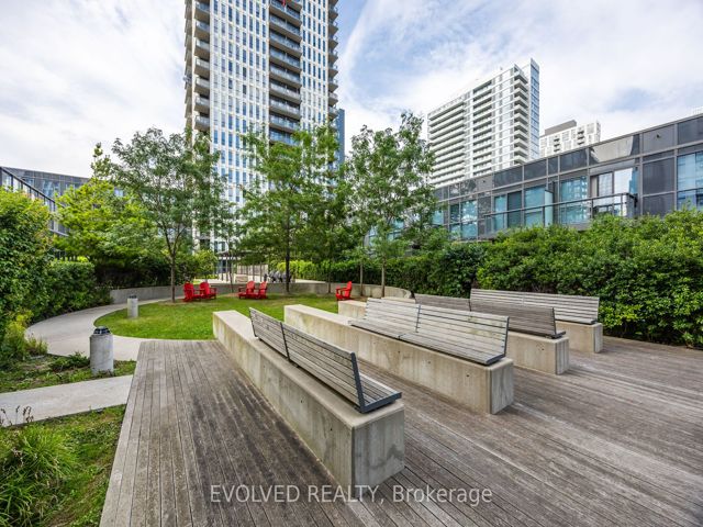 527 - 55 Regent Park Blvd