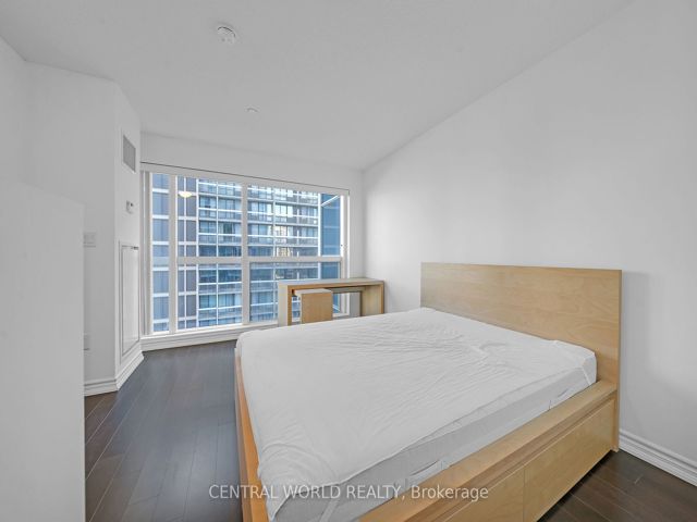 1113 - 386 Yonge St