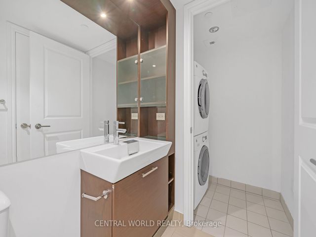 1113 - 386 Yonge St