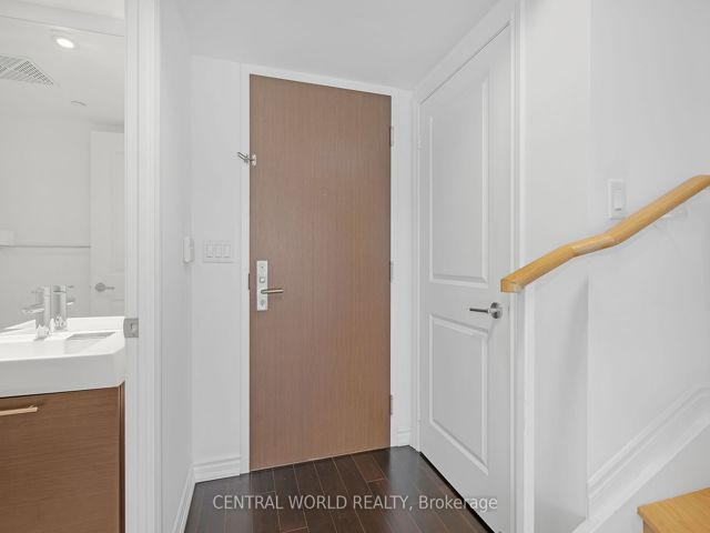 1113 - 386 Yonge St