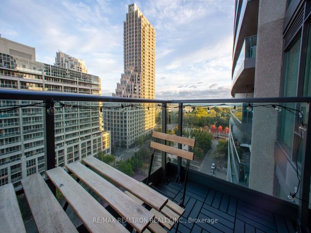 1265 - 209 Fort York Blvd