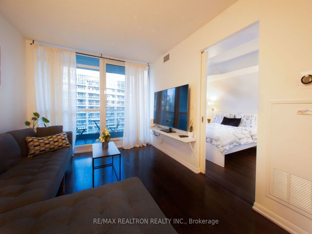 1265 - 209 Fort York Blvd