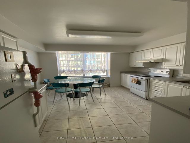 2316 - 18 Sommerset Way