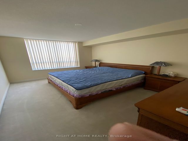 2316 - 18 Sommerset Way