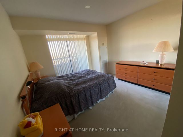 2316 - 18 Sommerset Way