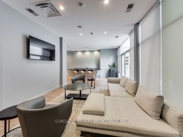 1518 - 155 Yorkville Ave