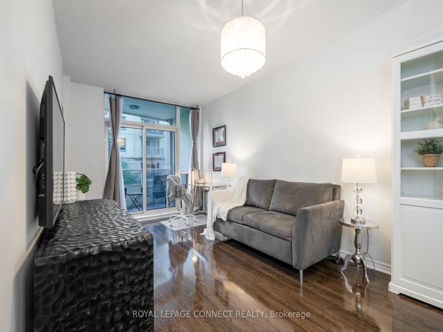 202 - 8 Rean Dr