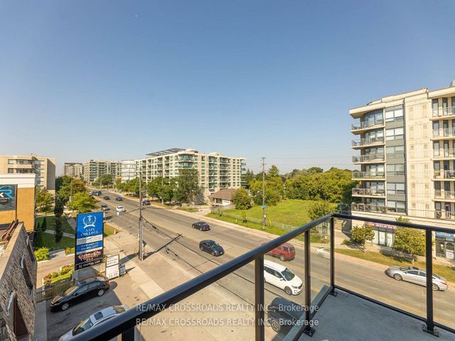 TH11 - 871 Sheppard Ave W