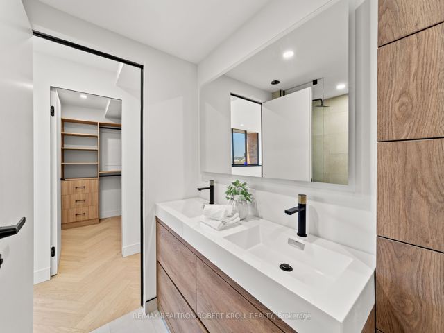 602 - 55A Avenue Rd