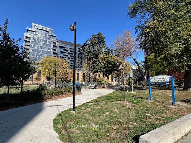 338 - 461 Adelaide St W
