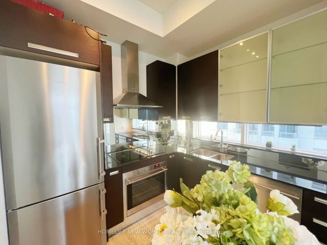3001 - 21 Balmuto St