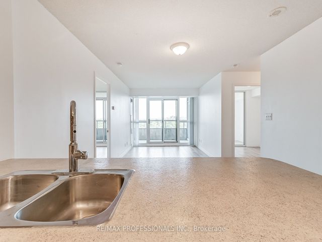 1607 - 18 Spring Garden Ave