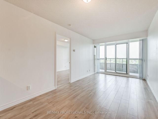 1607 - 18 Spring Garden Ave