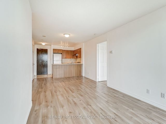 1607 - 18 Spring Garden Ave