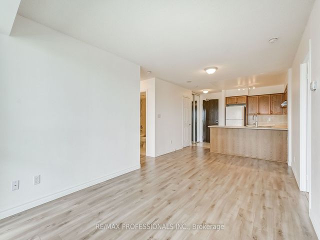 1607 - 18 Spring Garden Ave
