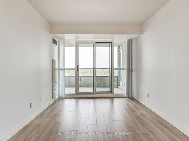 1607 - 18 Spring Garden Ave