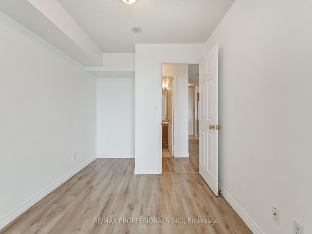 1607 - 18 Spring Garden Ave