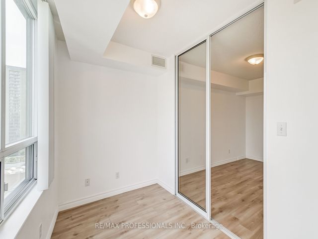 1607 - 18 Spring Garden Ave