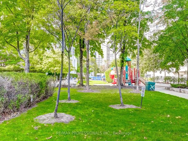 1607 - 18 Spring Garden Ave
