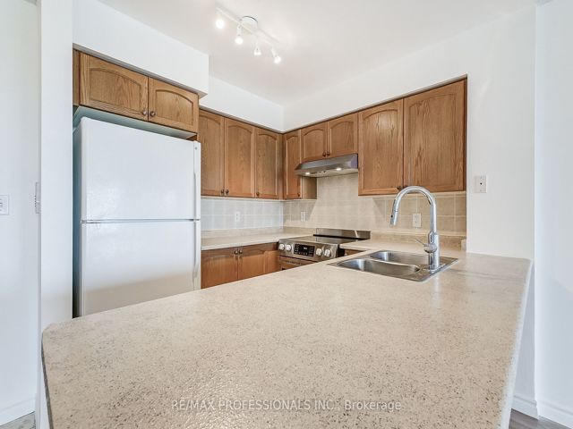 1607 - 18 Spring Garden Ave