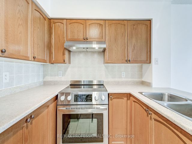 1607 - 18 Spring Garden Ave