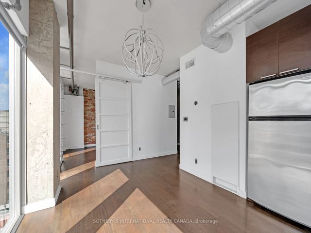 801 - 169 John St