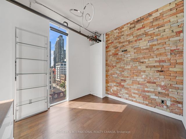 801 - 169 John St