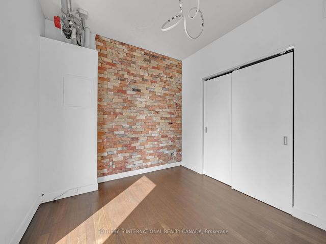 801 - 169 John St