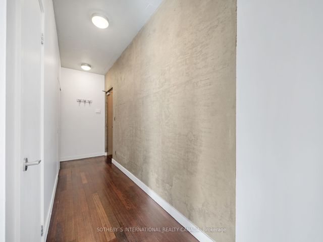 801 - 169 John St