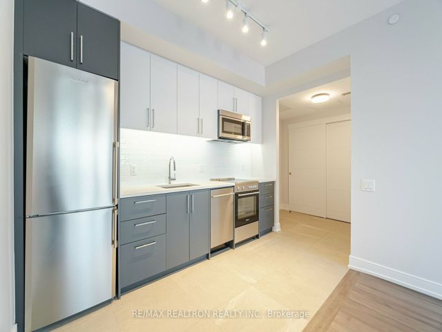 410 - 2525 Bathurst St