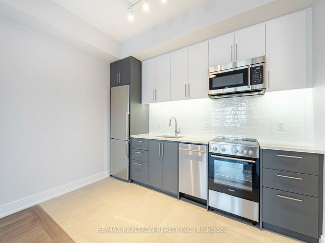 410 - 2525 Bathurst St