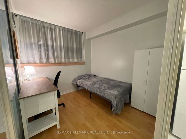 913 - 1055 Bay  (Furnished & Prkng) St