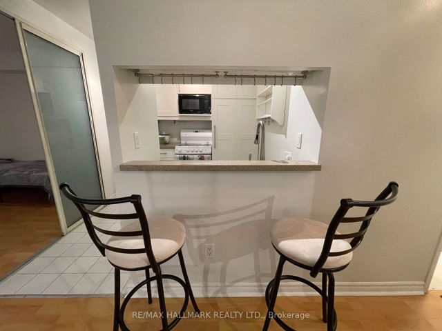 913 - 1055 Bay  (Furnished & Prkng) St