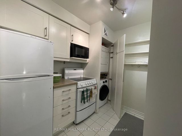 913 - 1055 Bay  (Furnished & Prkng) St