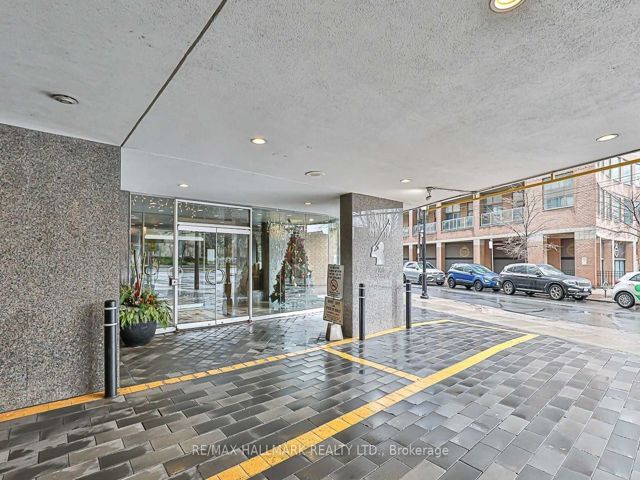 913 - 1055 Bay  (Furnished & Prkng) St