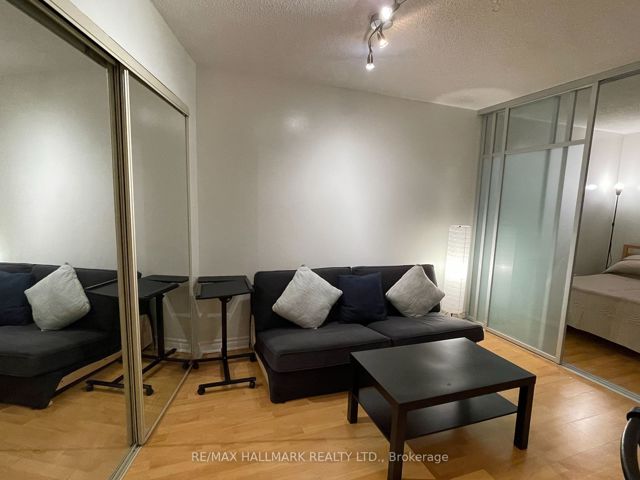 913 - 1055 Bay  (Furnished & Prkng) St