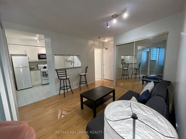 913 - 1055 Bay  (Furnished & Prkng) St