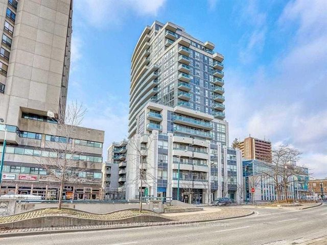 301 - 736 Spadina Ave