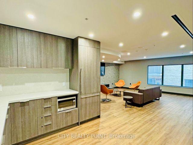 1010 - 2525 Bathurst St