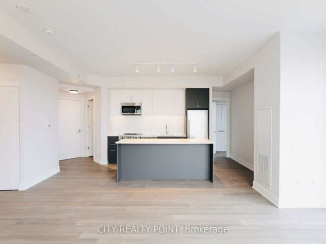 407 - 2525 Bathurst St