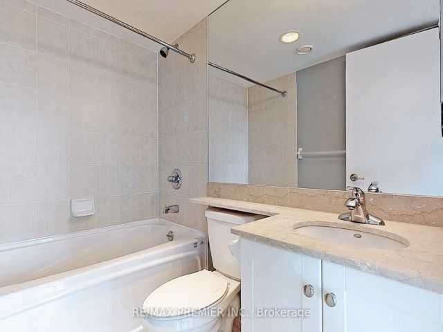 2811 - 210 Victoria St