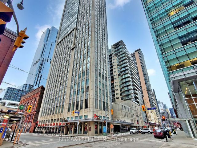 2811 - 210 Victoria St