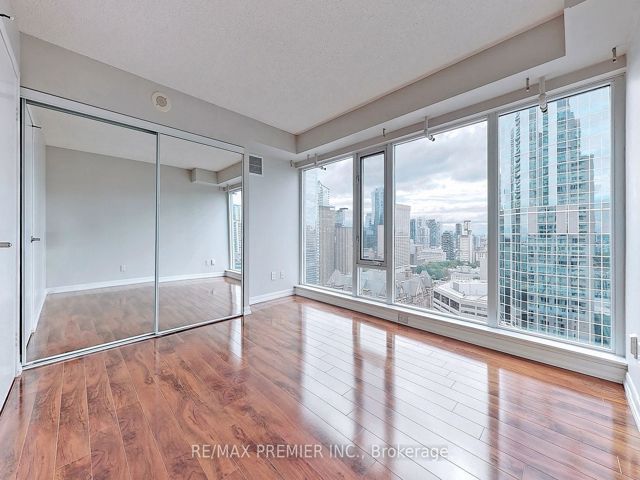 2811 - 210 Victoria St