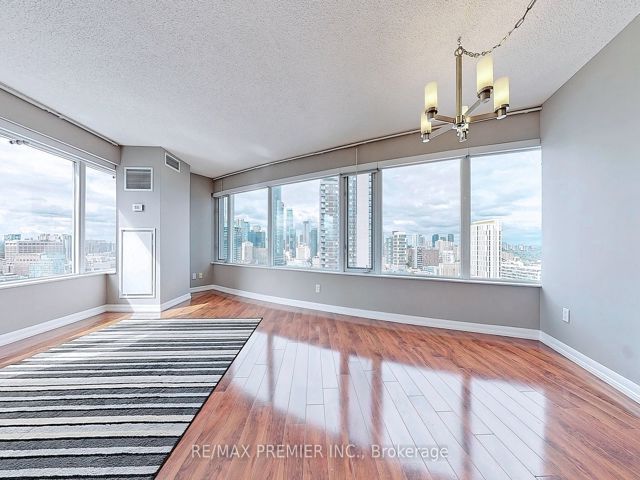 2811 - 210 Victoria St