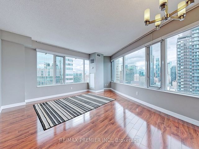 2811 - 210 Victoria St