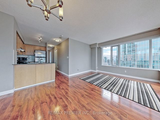 2811 - 210 Victoria St